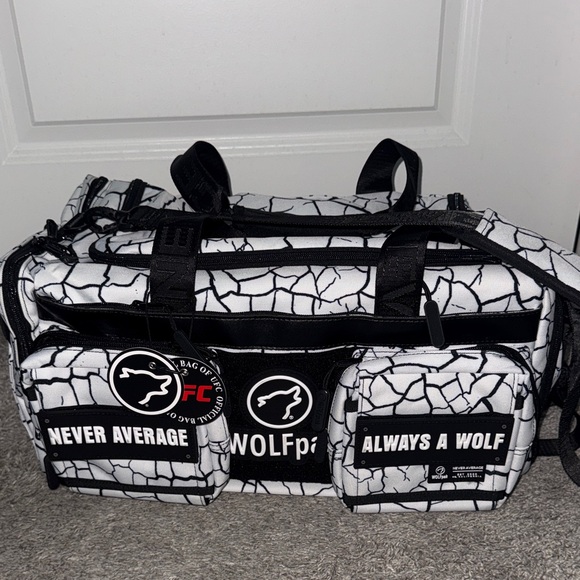 WOLF Wolfpack 20L The Reign Duffel Bag BRAND NEW! - Picture 1 of 12